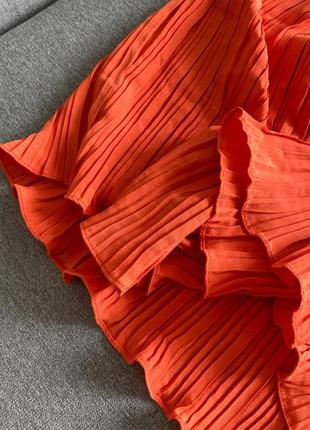 Оранжевое платье мини с элементами плиссе9 фото