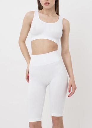 Белые велосипедки в рубчик