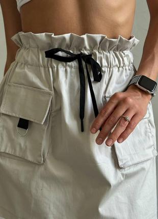 Женская летняя удобная повседневная стильная модная классная классическая классическая деловая яркая трендовая юбка юбка мини качественная серо молочный3 фото