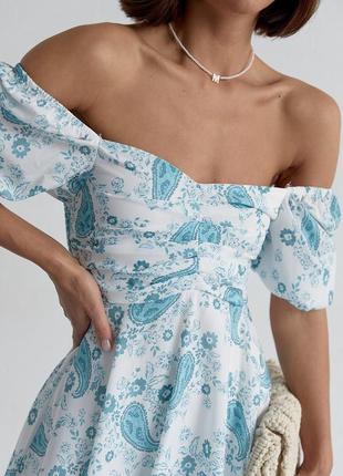 Женское бирюзовое шифновое летнее платье мини с драпировкой спереди4 фото