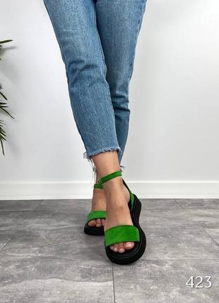 Босоніжки натуральні