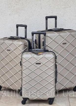 Средний чемодан  wings  шампанское 🍾  валіза польша