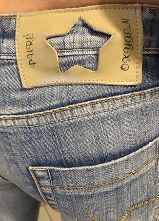 Стильные рваные джинсы3 фото