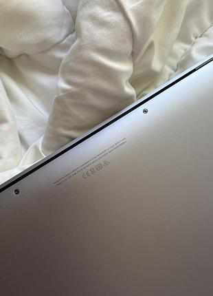 Macbook air m1 2020 8/256 4