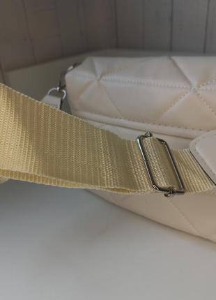 Модна молочна кремова бежева сумка каркасна багет жіноча сумочка нова але з дефектом 31455 фото