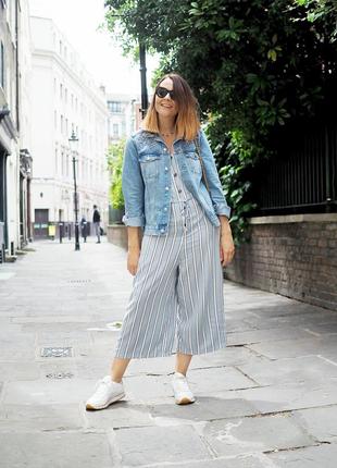 Красивый стильный летний комбинезон в полоску