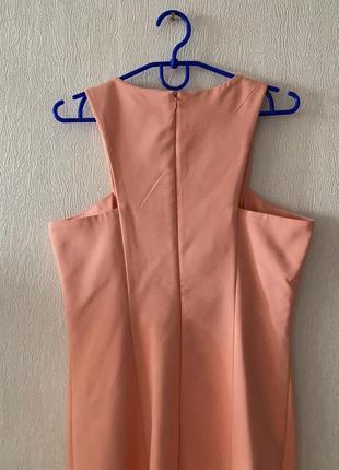 Платье мини футляр по фигуре персикового цвета декор камней персиковое короткое платье mohito5 фото