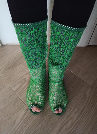 Зелені мереживні чобітки