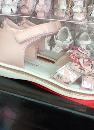 Розовые босоножки сандалии для девочки с пяткой зайцы4 фото