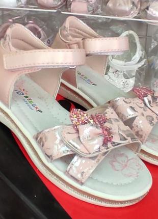 Розовые босоножки сандалии для девочки с пяткой зайцы7 фото