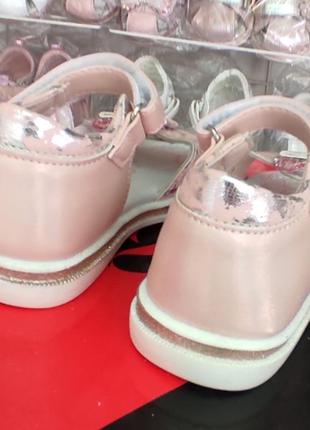 Розовые босоножки сандалии для девочки с пяткой зайцы9 фото