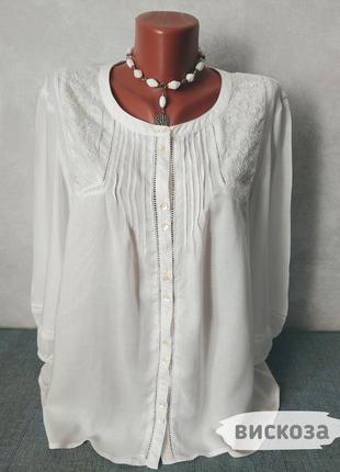 Легкая бела блуза с вышивкой из вискозы 50-52 размера