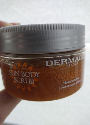 Скраб для тіла з ккосовою олією dermacol sun body scrub