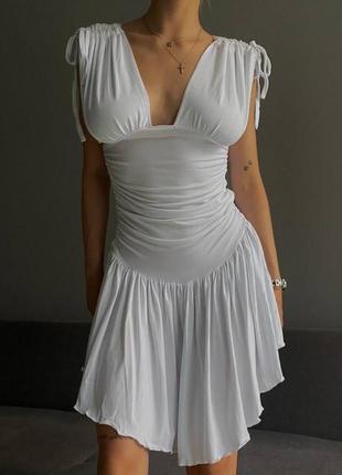 Сукня з декольте чорна біла1 фото