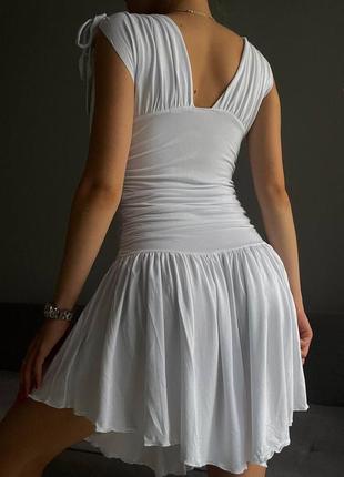 Сукня з декольте чорна біла2 фото
