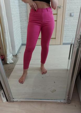 Розовые джинсы скини размер м (36)