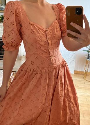 Сукня прошва помаранчева персикова плаття з вирізом серце декольте рукав ліхтарик ажурне мереживо пильно ґудзики міді пишна юбка asos6 фото