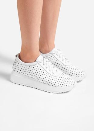 Летние легкие кожаные белые кроссовки 39 размера