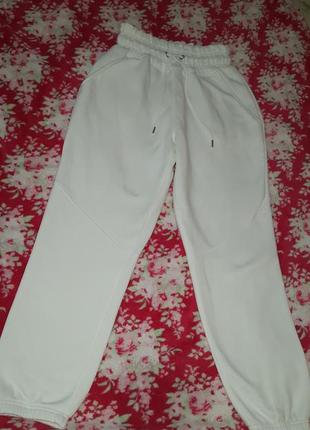 Білі спортивні штани з завишеною талією