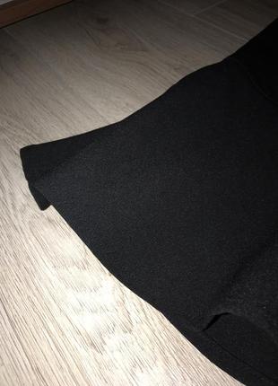 Трендовая базовая чёрная юбка с рюшиками9 фото
