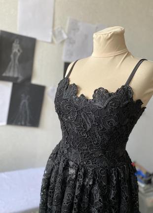 Платье сетевая черная длиной меди4 фото