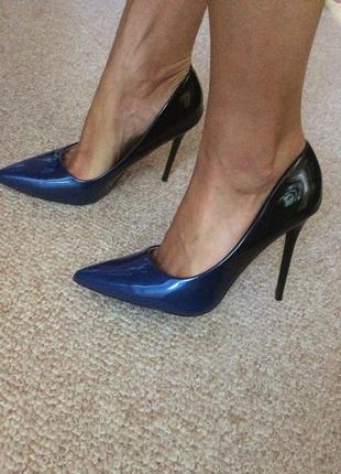 Женские синие туфли лодочки на каблуке амбре,синий/черный2 фото