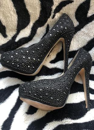Вечірні чорні туфлі зі стразами на високих підборах5 фото