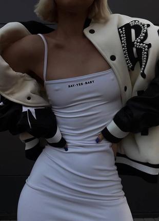 Обтягивающее белое короткое платье лето 2023 тренд мода5 фото
