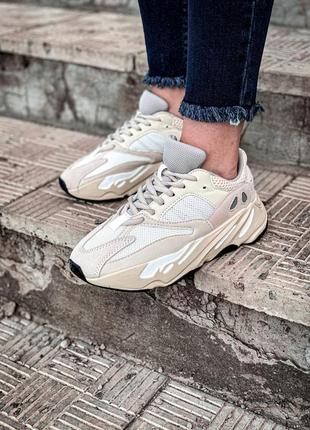 Кроссовки женские adidas yeezy 700 адедас зи 700 бежевые