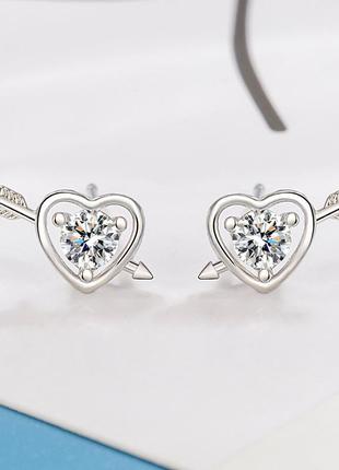 Сережки-гвоздики серце зі стрілою, маленькі сережки серце з блискучим камінчиком (сріблястий)