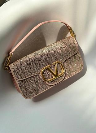 Эффектная сумочка в стиле valentino