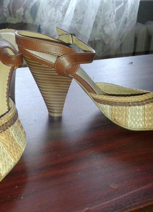 Красиві босоніжки