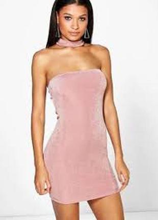 Плаття від boohoo з чокером