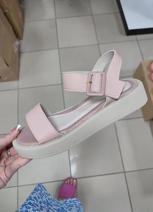 Стильные женские босоножки хит сезона 2023