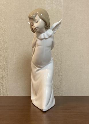 Фарфоровая статуэтка lladro «любопытный ангел».2 фото