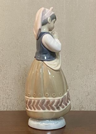 Фарфоровая статуэтка lladro «румяная девушка».5 фото
