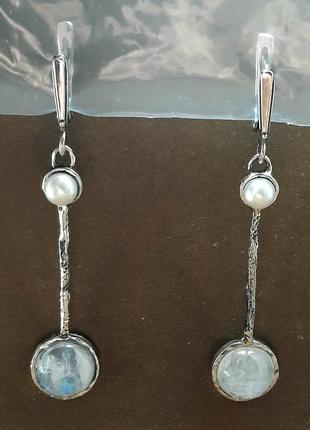 Дизайнерские серебряные невероятно стильные серьги с натуральными камнями адулярами лунными камнями и жемчужинами1 фото