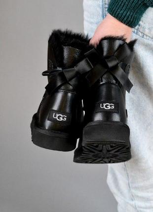 Шикарные женские зимние сапоги угги ugg bailey bow mini black leather с натуральным мехом1 фото
