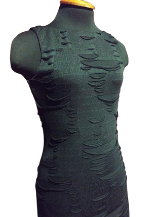 Сукня з прорізями готіка італія