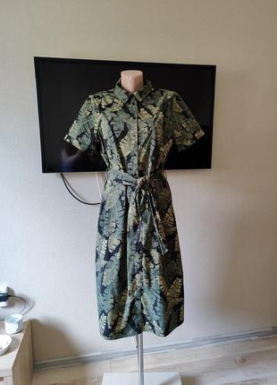 Натуральное платье-рубашка в тропический принт с поясом