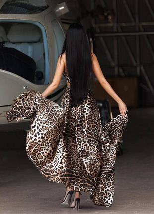 Шикарное платье сарафан в леопардовый принт на тонких бретелях с глубоким декольте бандо макси миди пляжное нарядное шелк4 фото