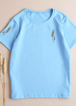 Жіноча футболка з вишитим колоссям пшениці на рукаві7 фото