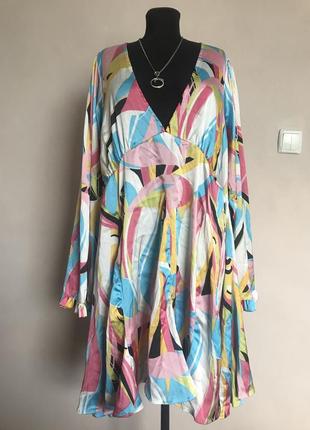 Нове,яскраве,атласне плаття