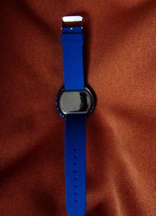 Женские наручные часы со стразами kaixin