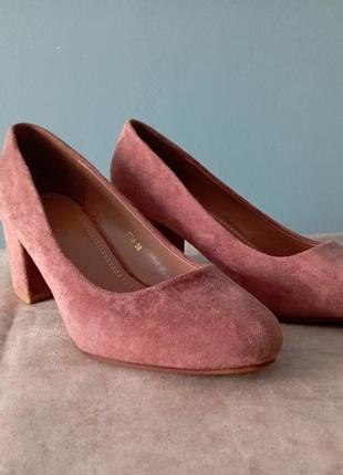 Замшевые туфли цвета розовой пудры