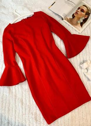 Праздничное красное платье карандаш с рукавами клеш