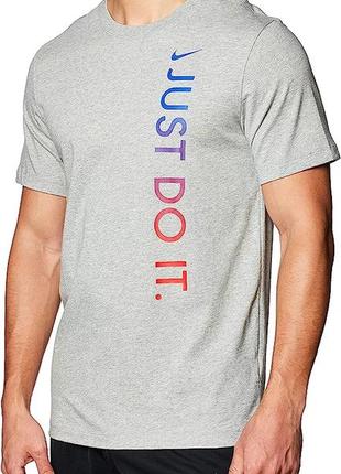 Футболка  the nike tee