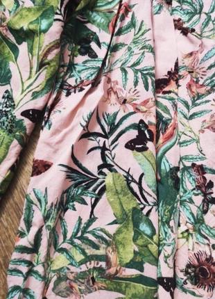 Воздушная блузка блузка из вискозы с открытыми плечами в тропический принт5 фото