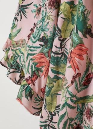Повітряна блуза блузка з віскози з відкритими плечима в тропічний принт3 фото