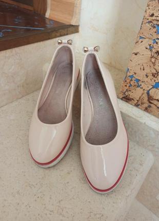 Лаковые туфельки балетки